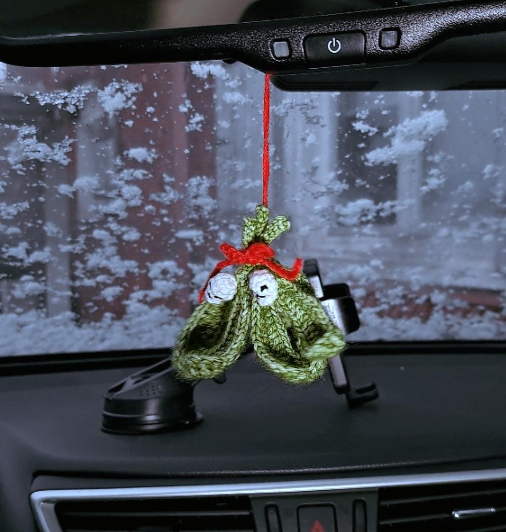 Mistletoe with Skulls Crochet Pattern