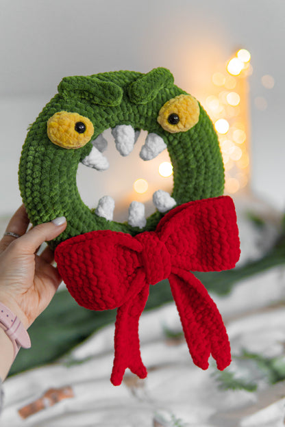 Jolly & Jaws Christmas Wreath 2 in 1 PDF Crochet Pattern