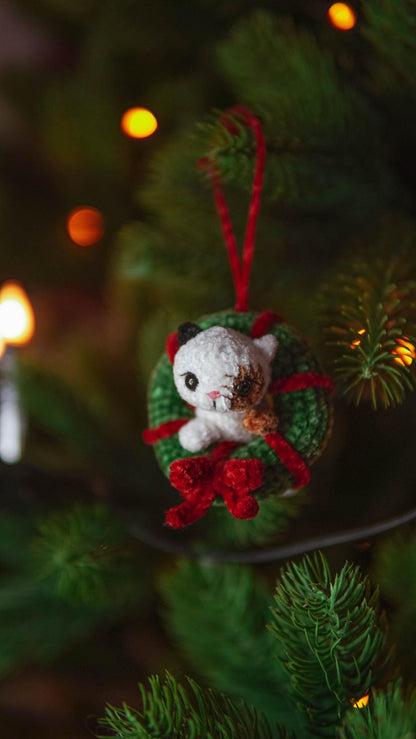 Cat in a Wreath Crochet Pattern